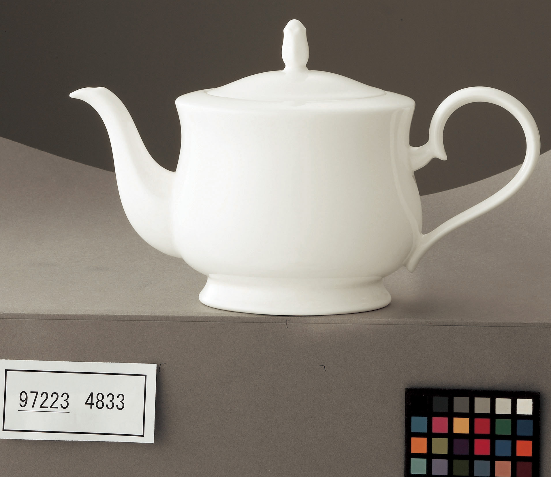4833/97223 Tea Pot