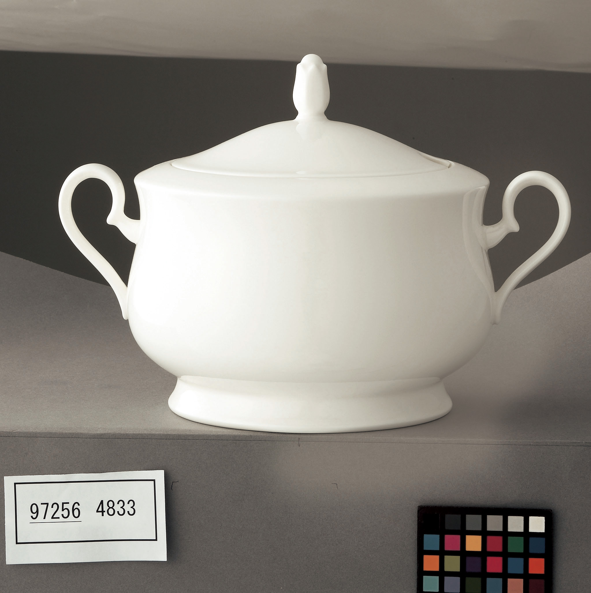 4833/97256 Soup Tureen