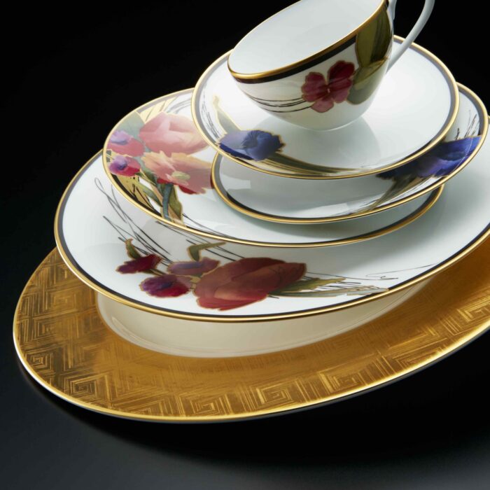 Combination of Alluring Gold & Noble ensemble